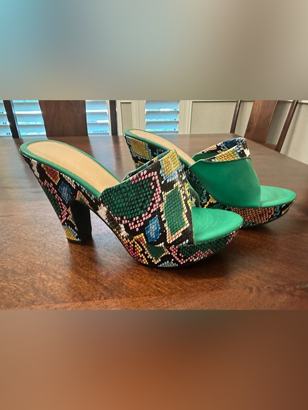 EUC Boutique Green Multi-Color Snakeskin Print Platform Sandals Size 8 (EU 39)